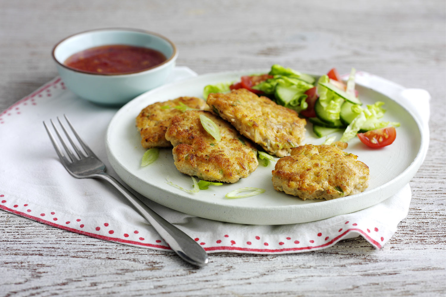 Thai-style fish cakes with mango slaw - Healthy Food Guide